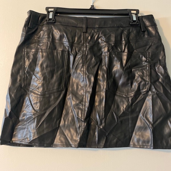 Cupshe Black Faux Leather Mini Skirt - Picture 2 of 5